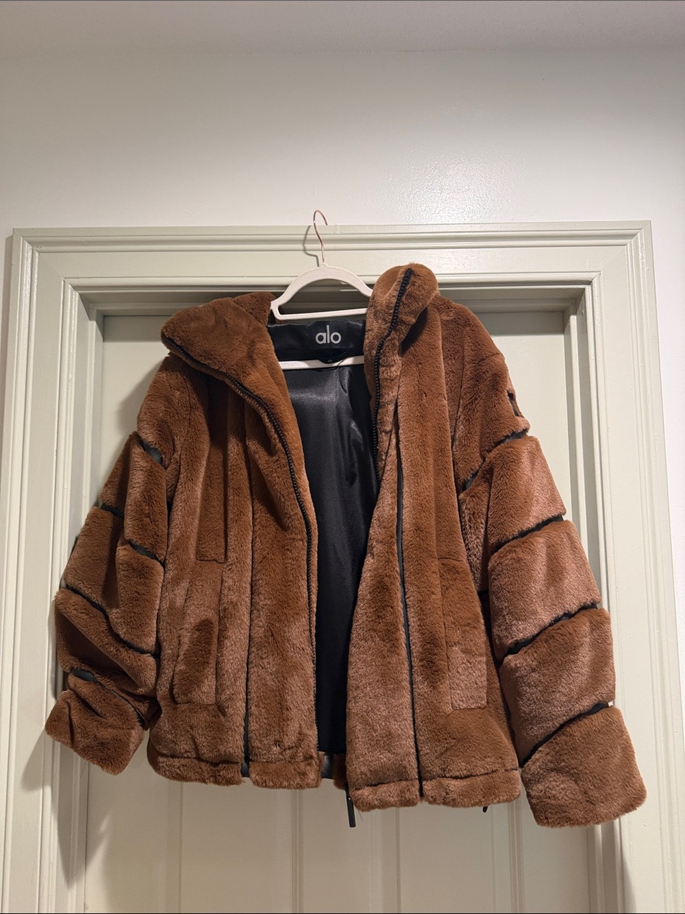 ALO Yoga Women's Chestnut Faux-Fur Teddy Puffer Jacket